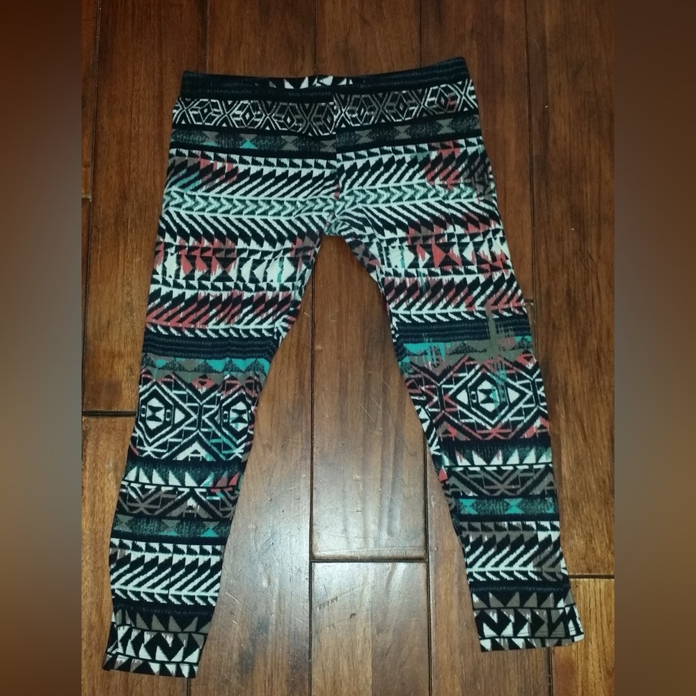 girls full tilt XL leggings black with colored pattern